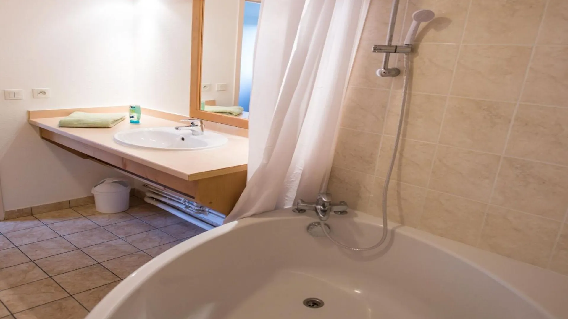 Great Holiday Home Near Lake Annecy Giez 0*,