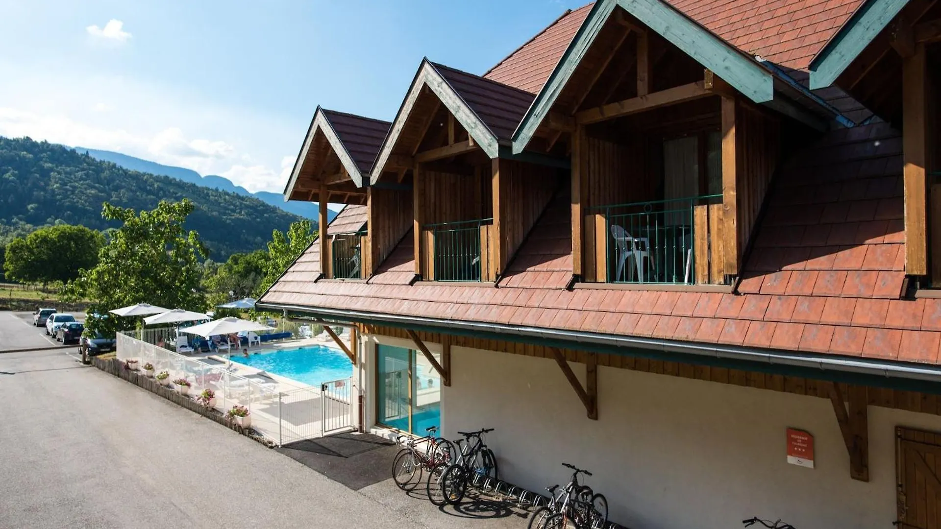 Great Holiday Home Near Lake Annecy Giez Lägenhet