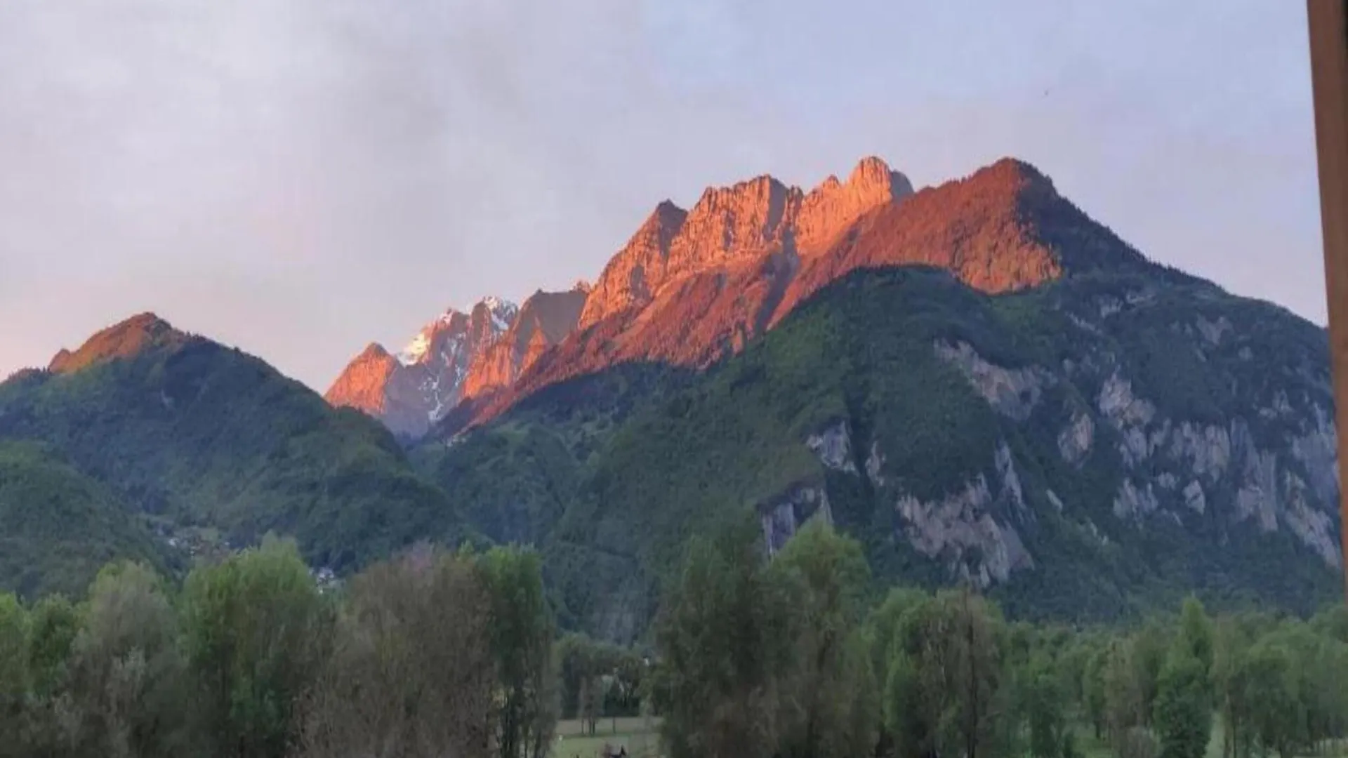Great Holiday Home Near Lake Annecy Giez Lägenhet