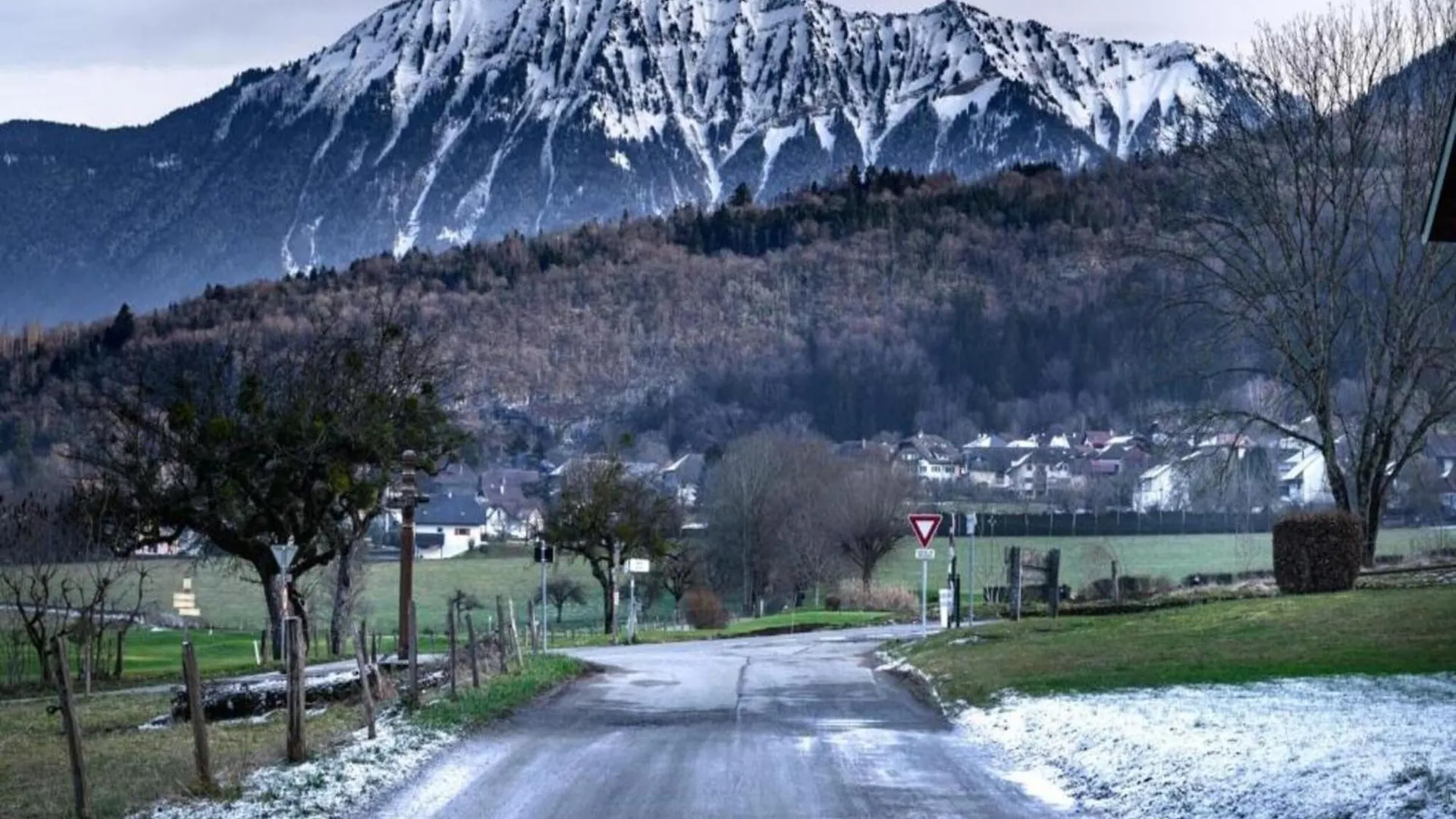Great Holiday Home Near Lake Annecy Giez