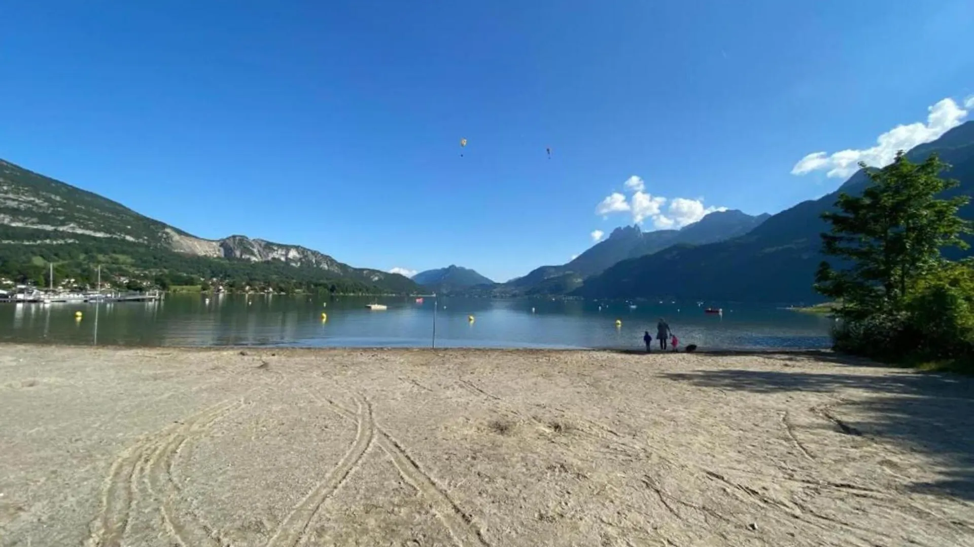 Great Holiday Home Near Lake Annecy Giez Lägenhet